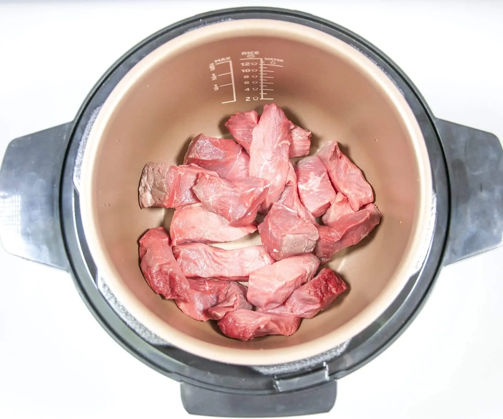 Add the beef to the slow cooker | https://theyumyumclub.com/2019/06/27/sriracha-beef-gangnam-style/