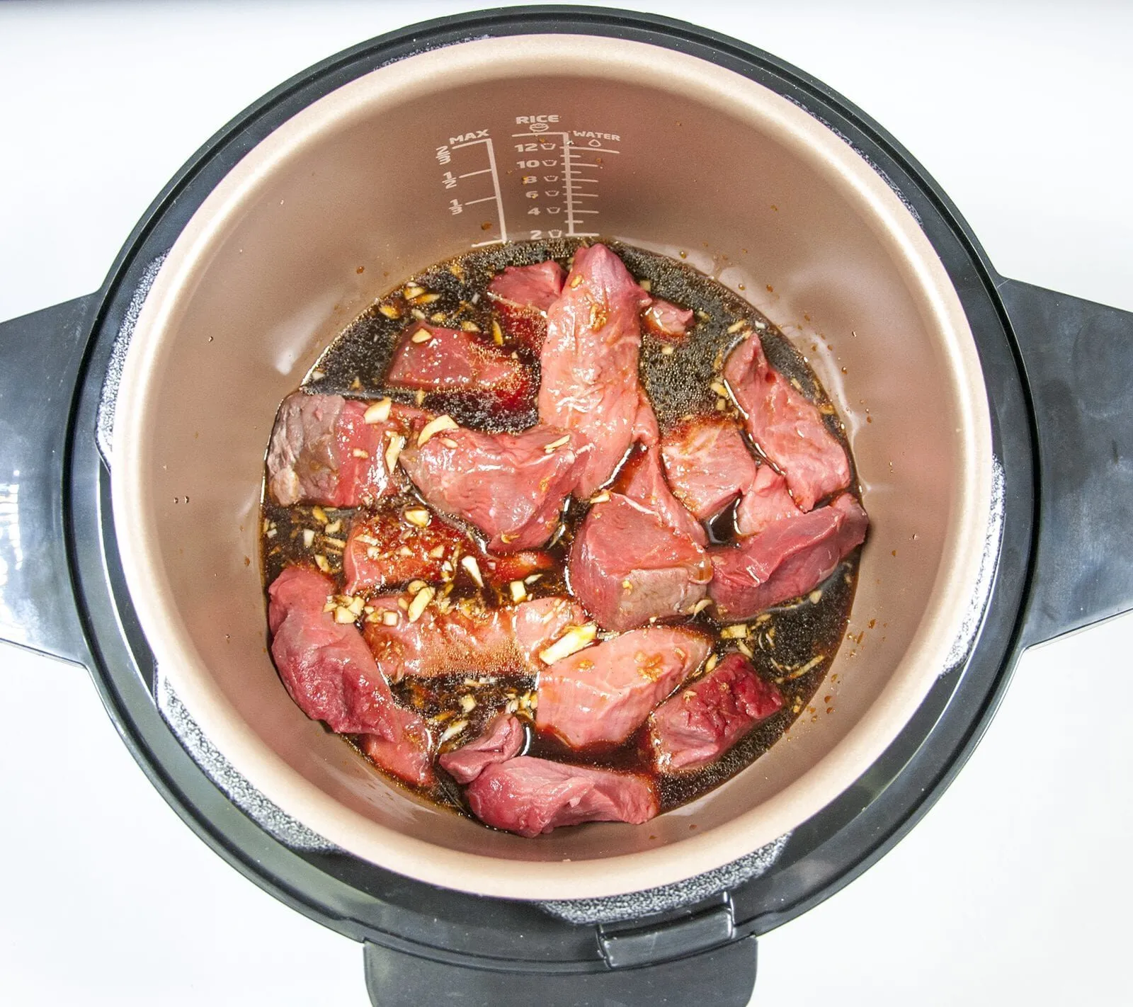 Pour over the sriracha sauce | https://theyumyumclub.com/2019/06/27/sriracha-beef-gangnam-style/