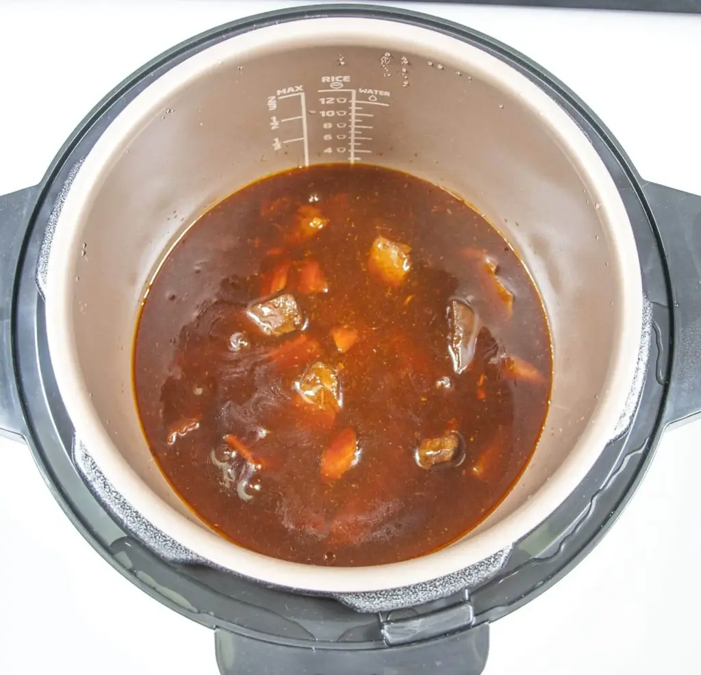 Sriracha Beef Gangnam Style | https://theyumyumclub.com/2019/06/27/sriracha-beef-gangnam-style/