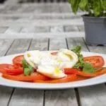 Burrata & Bull Tomato Salad | https://theyumyumclub.com/2019/07/25/burrata-bull-tomato-salad/