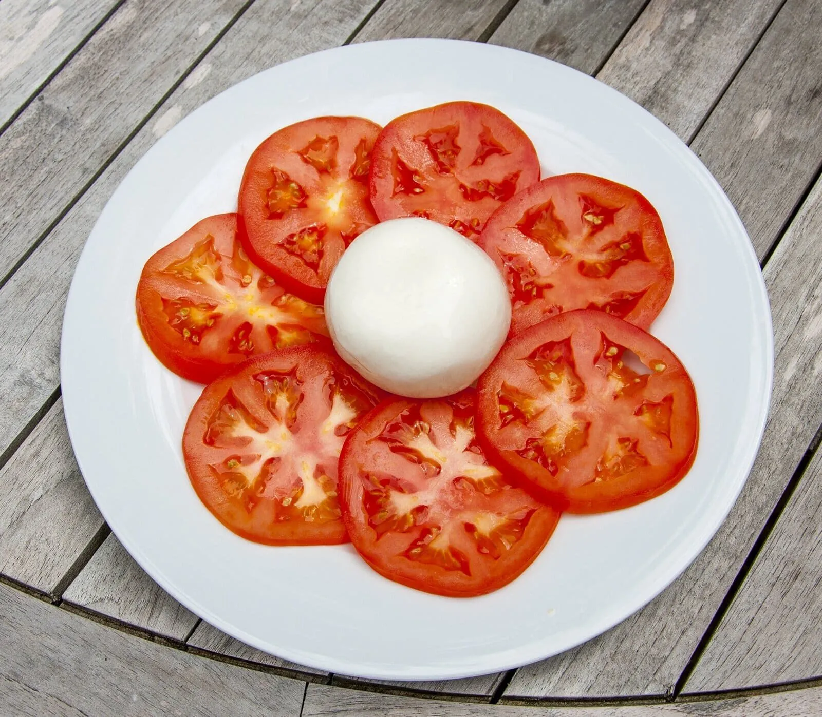 Add the burrata to the tomato | https://theyumyumclub.com/2019/07/25/burrata-bull-tomato-salad/