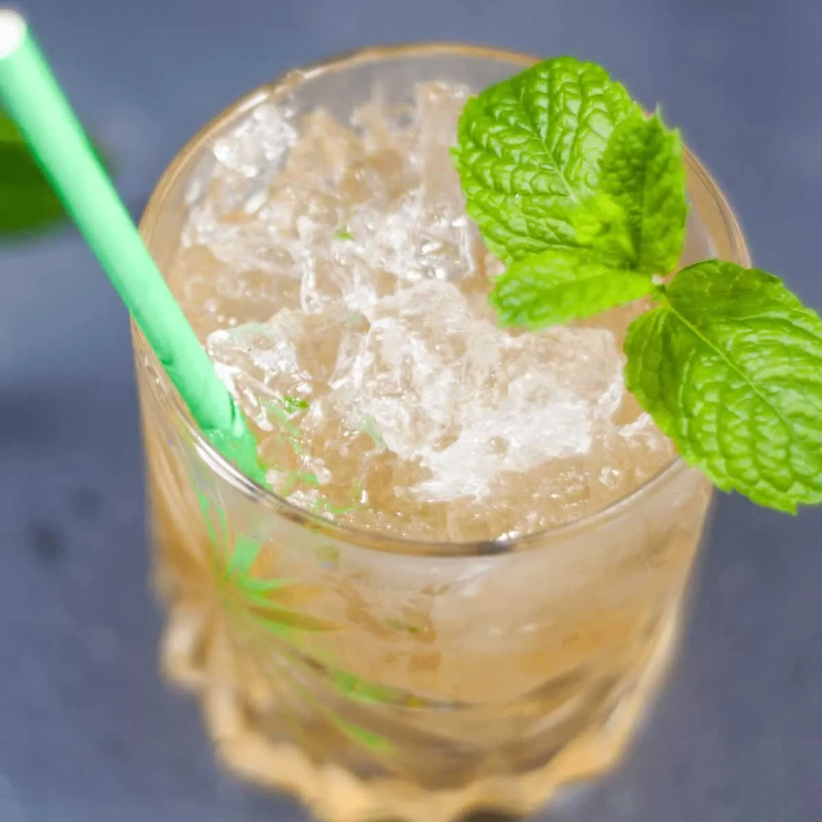 Marvelous Mint Julep Frappe| https://theyumyumclub.com/2019/07/03/marvellous-mint-julep-frappe/