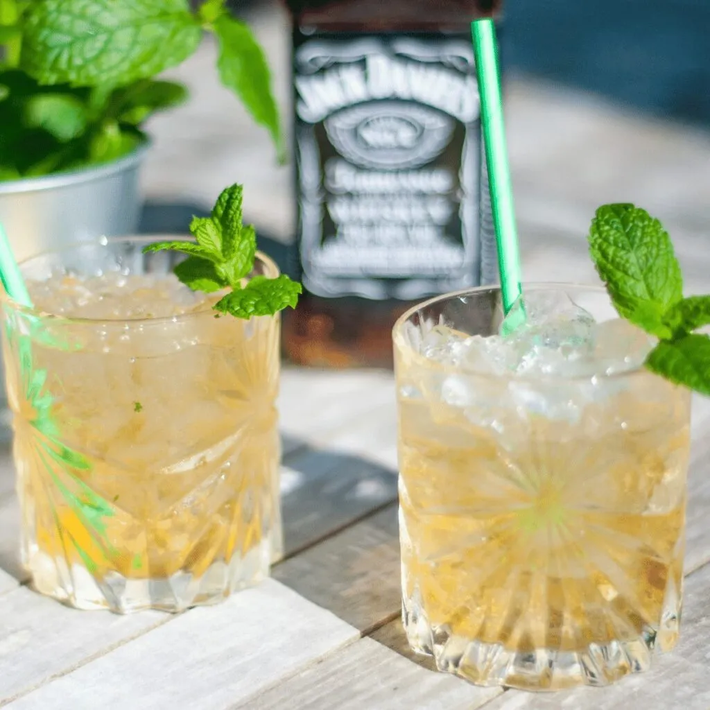 Marvelous Mint Julep Frappe | https://theyumyumclub.com/2019/07/03/marvellous-mint-julep-frappe/