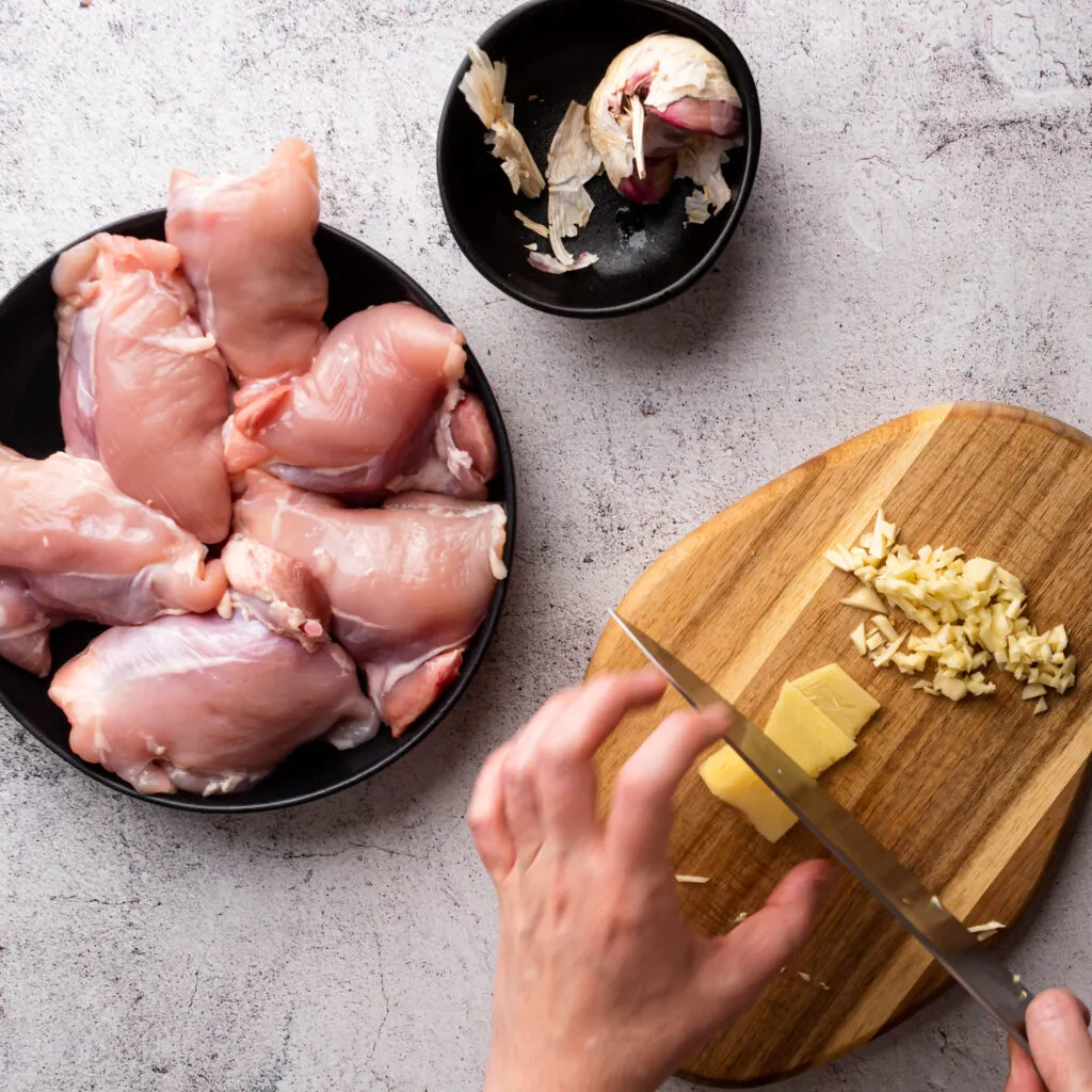 Cut the ginger and garlic