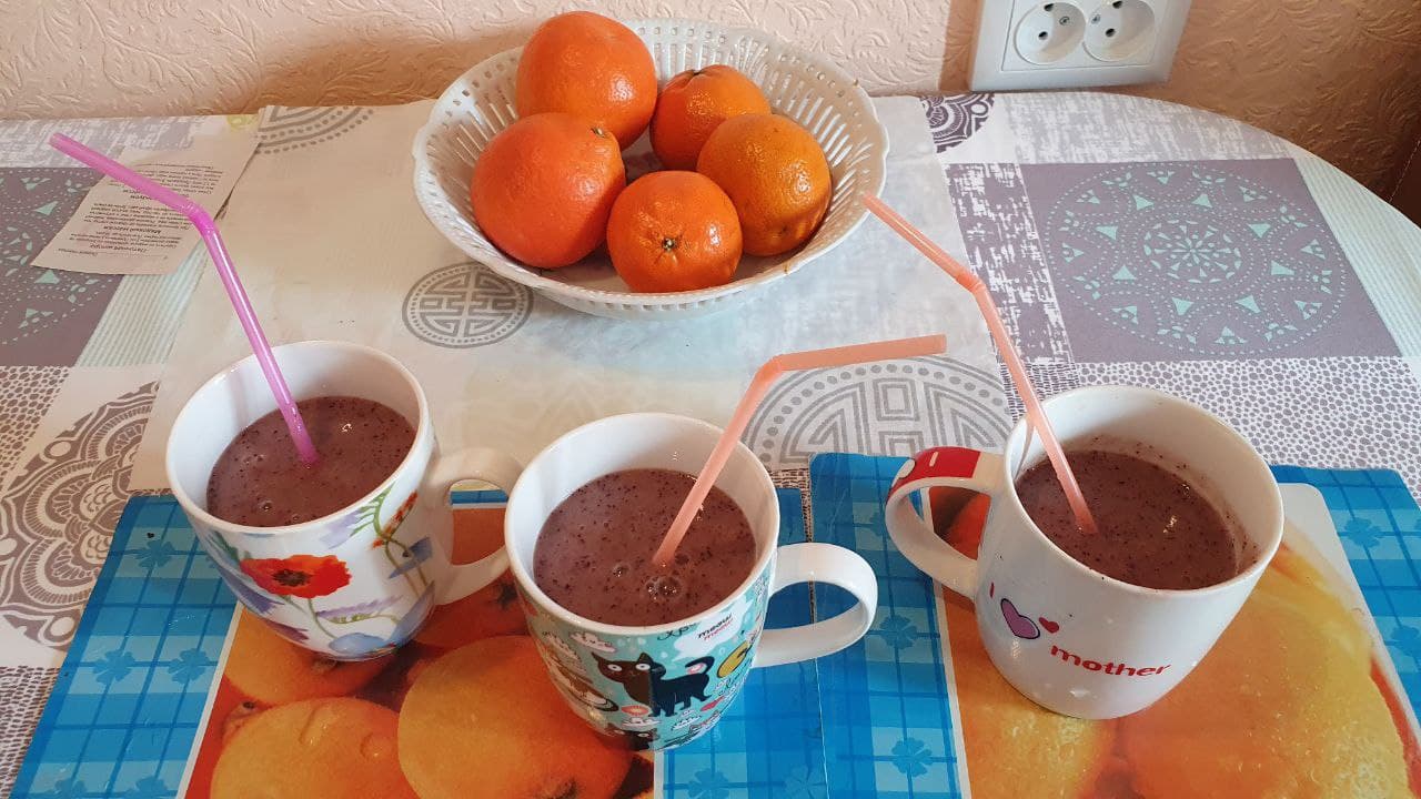 Banana, Mango, Pineapple and Blueberry Smoothie