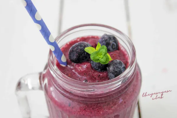 Banana, Mango and Blueberry Smoothie